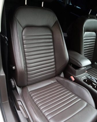 Volkswagen Passat cena 97500 przebieg: 150000, rok produkcji 2016 z Katowice małe 466